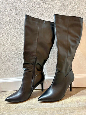 Chase + Chloe DANI Black Pointed Toe Knee High Stiletto Boots Size 8